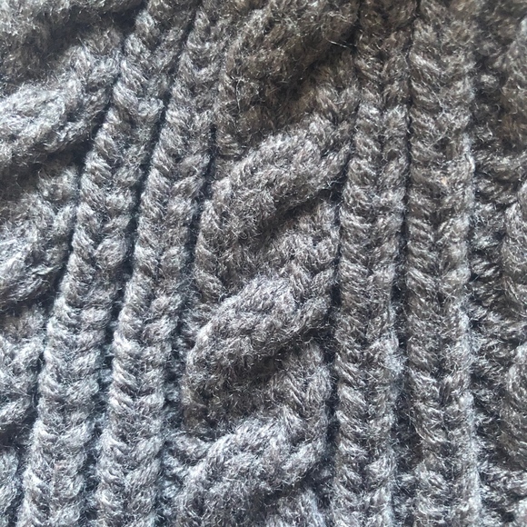 🛑SOLD🛑 Switzerland Grey Knit Beanie - Picture 3 of 4